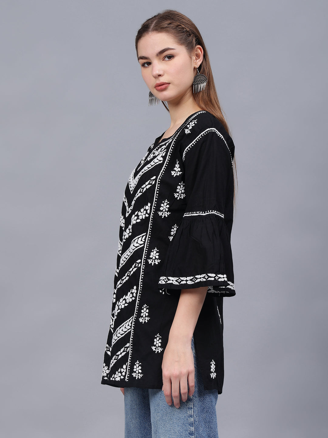 Black-&-White-Cotton-Embroidery-Chikankari-Tunic