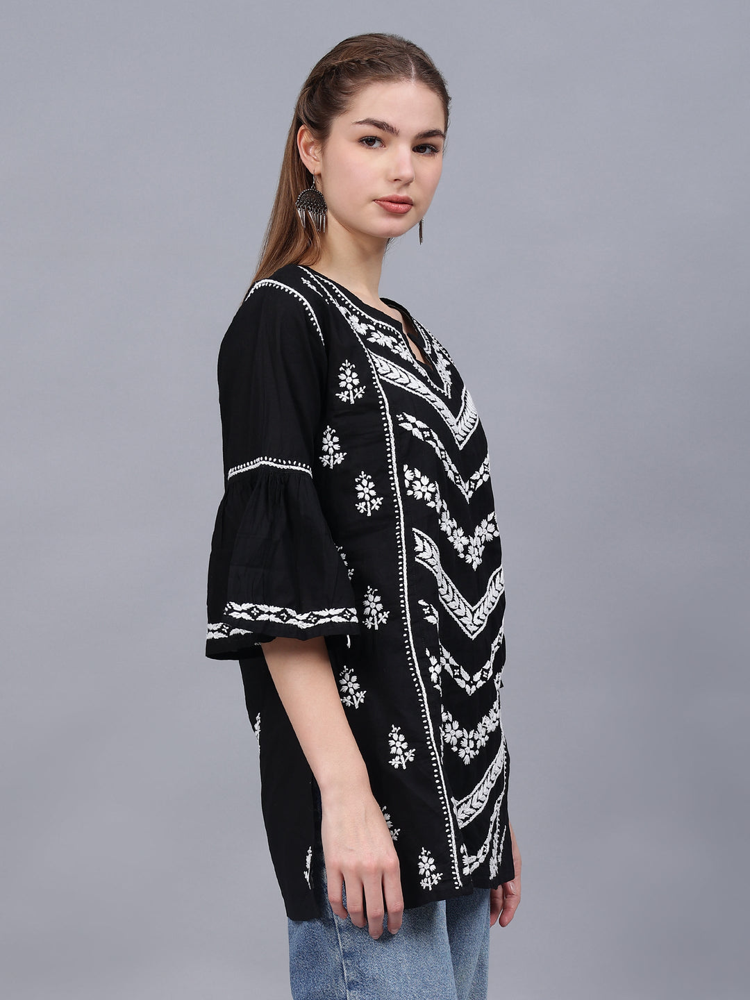 Black-&-White-Cotton-Embroidery-Chikankari-Tunic