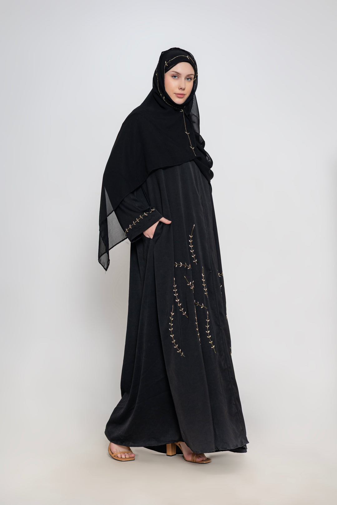 Black-100%-Polyester-Embroidered-Abaya-With-Scarf