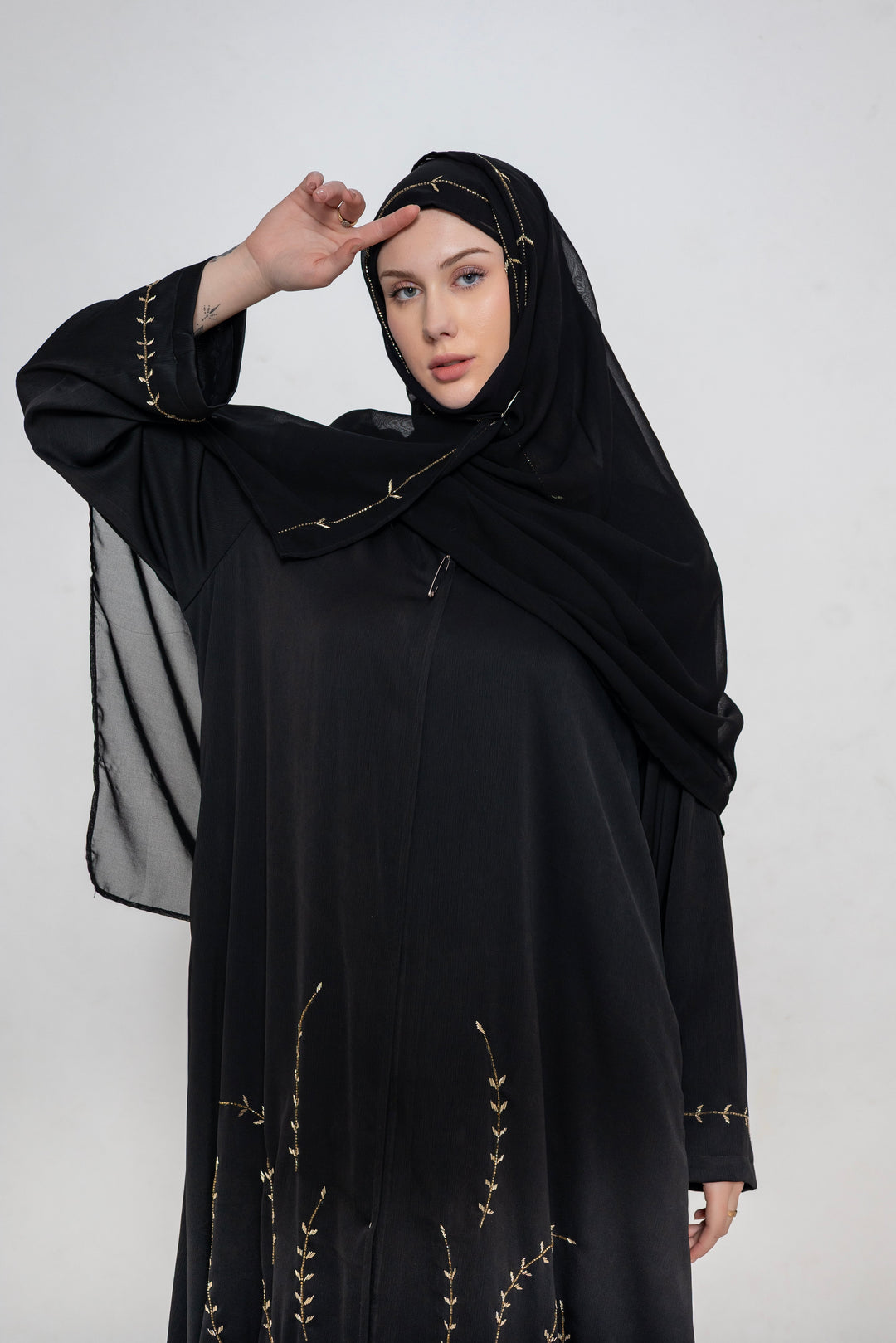 Black-100%-Polyester-Embroidered-Abaya-With-Scarf