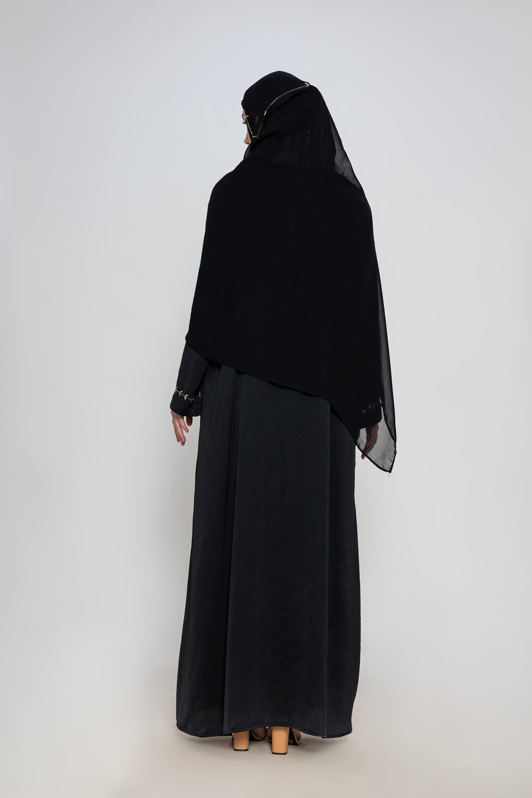 Black-100%-Polyester-Embroidered-Abaya-With-Scarf