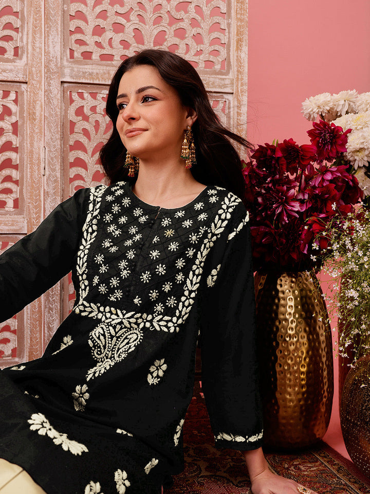 Black-&-White-Cotton-Embroidered-Chikankari-Kurta-Only
