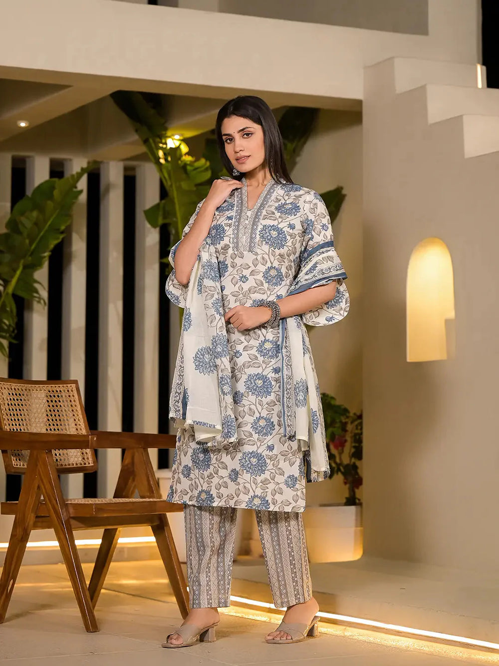 Blue-&-Off-White-Cotton-Floral-Print-3-Piece-Kurta-Set