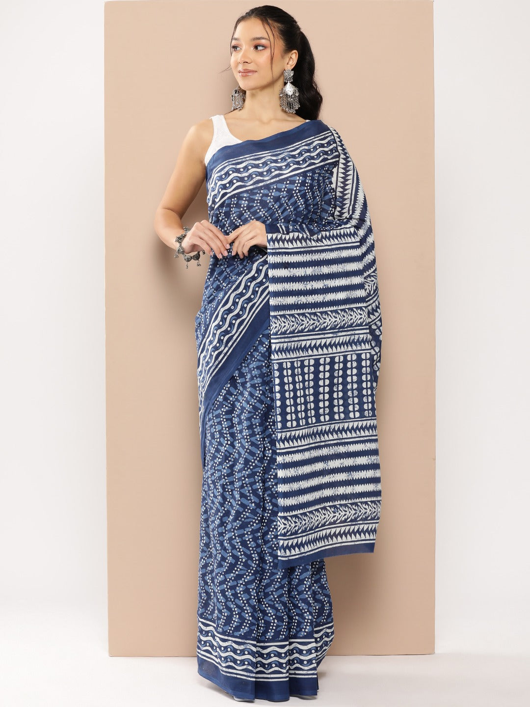 Blue-Chevron-Mulmul-Cotton-Sarees-With-Unstitched-Blouse