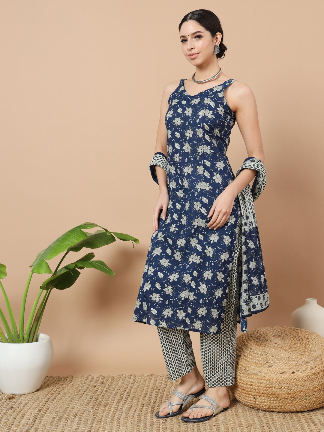 Blue-Cotton-Floral-Printed-Sleveless-3-Piece-Kurta-Set