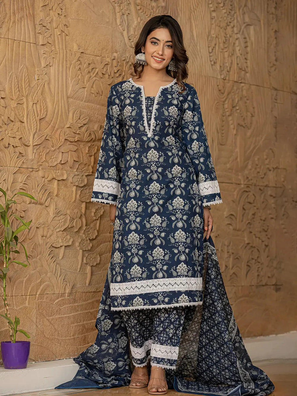 Blue-Floral-Print-Pakistani-Style-3-Piece-Kurta-Set