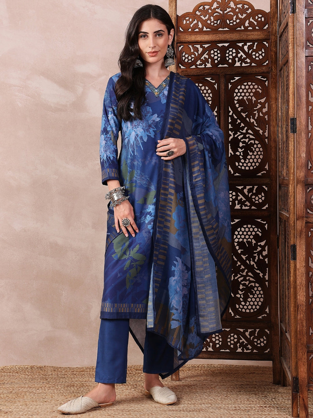 Blue-Silk-Blend-Floral-Printed-3-Piece-Kurta-Set