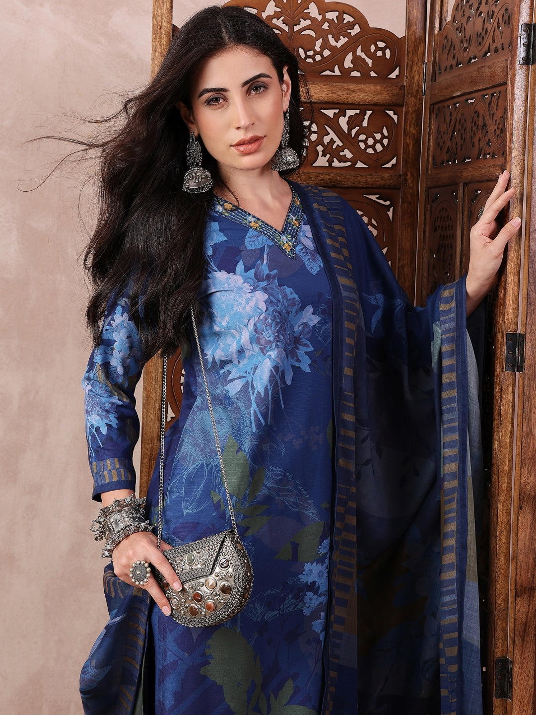 Blue-Silk-Blend-Floral-Printed-3-Piece-Kurta-Set