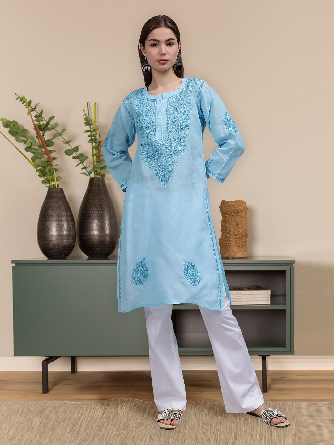 Blue-&-White-Cotton-Embroidered-Chikankari-Kurti