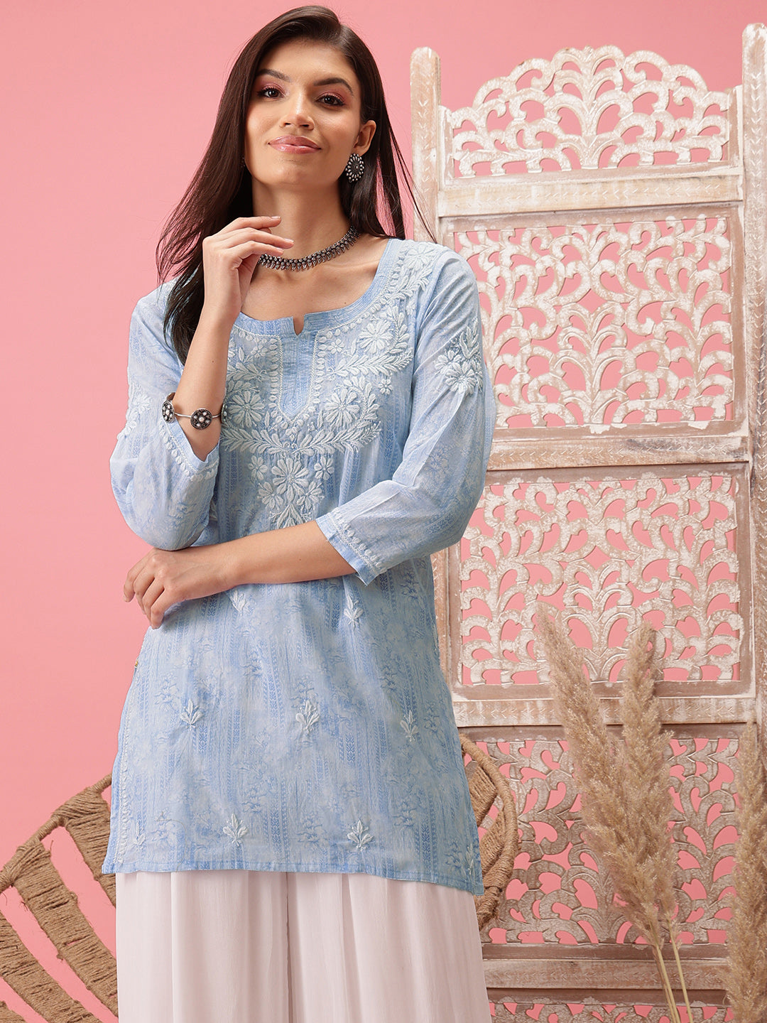 Blue-&-White-Cotton-Embroidered-Chikankari-Tunic