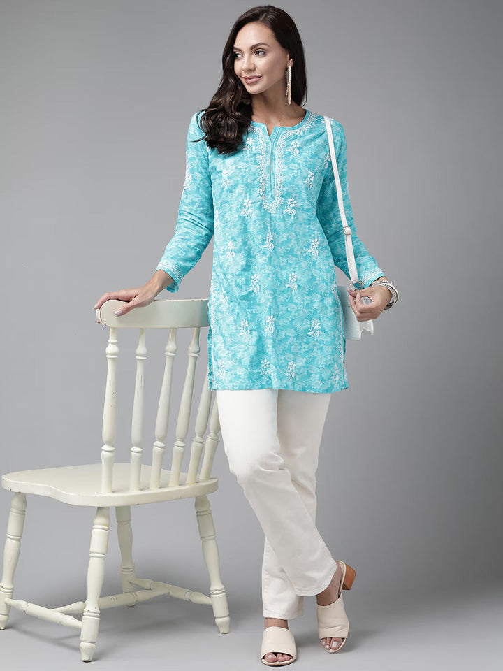 Blue-&-White-Cotton-Floral-Embroidered-Chikankari-Kurti