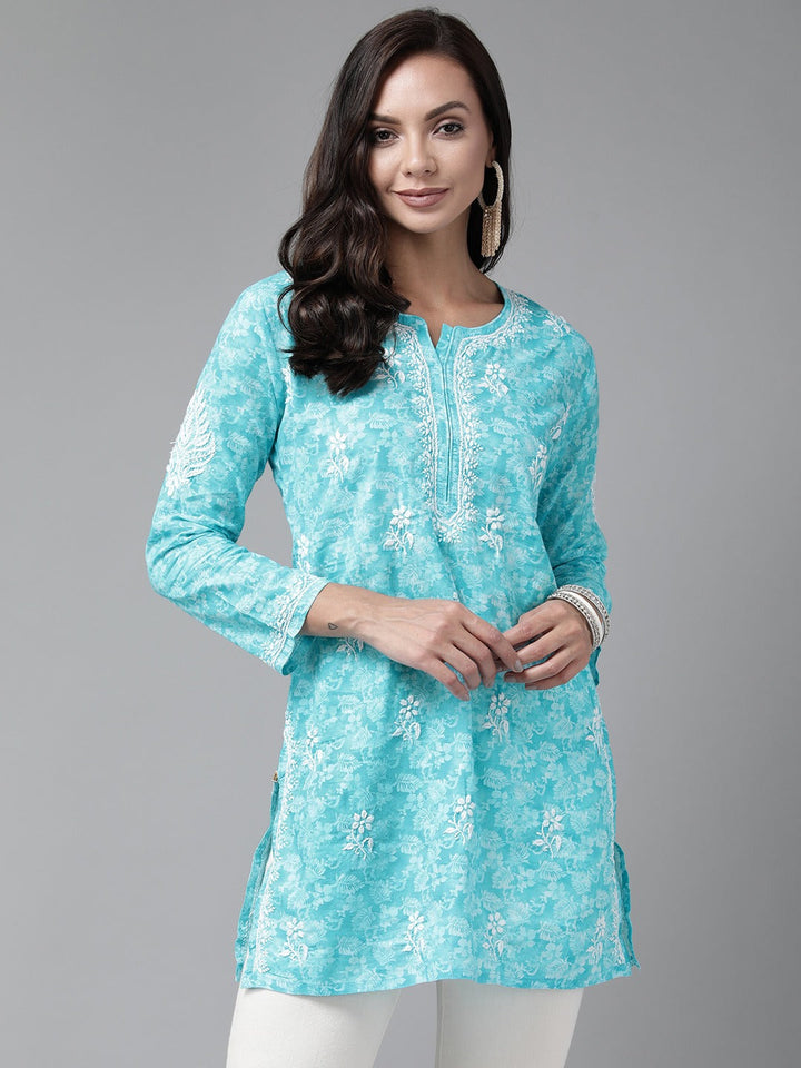 Blue-&-White-Cotton-Floral-Embroidered-Chikankari-Kurti