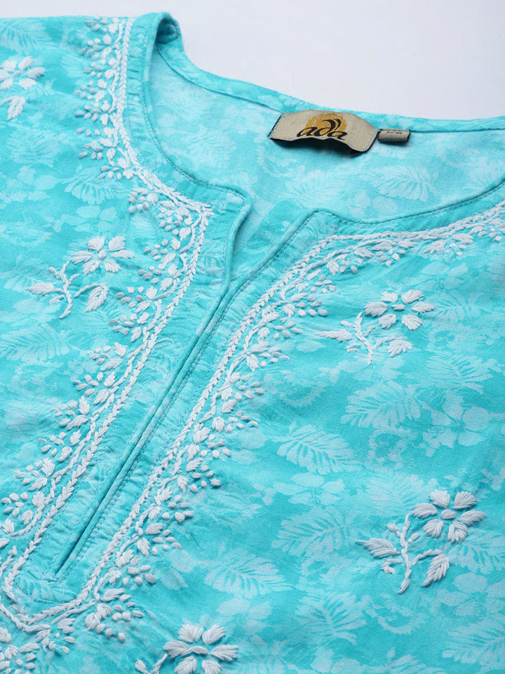 Blue-&-White-Cotton-Floral-Embroidered-Chikankari-Kurti