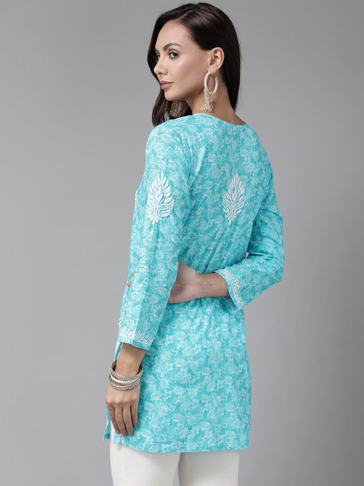 Blue-&-White-Cotton-Floral-Embroidered-Chikankari-Kurti