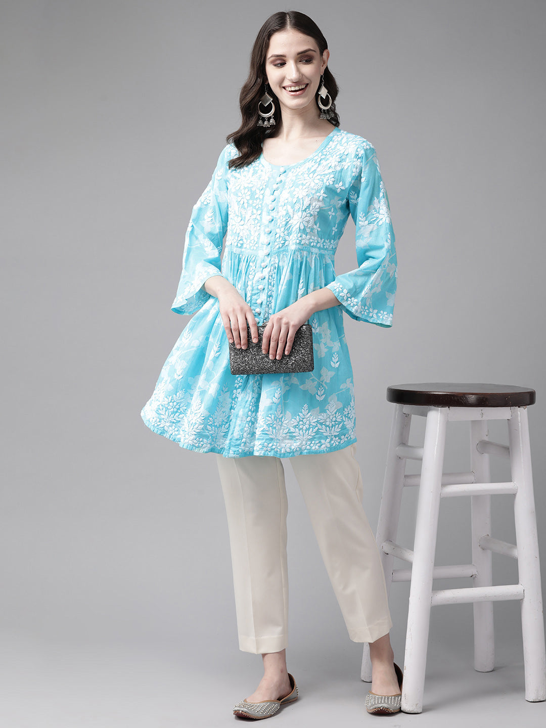 Blue-&-White-Cotton-Floral-Hand-Embroidered-Chikankari-Kurti