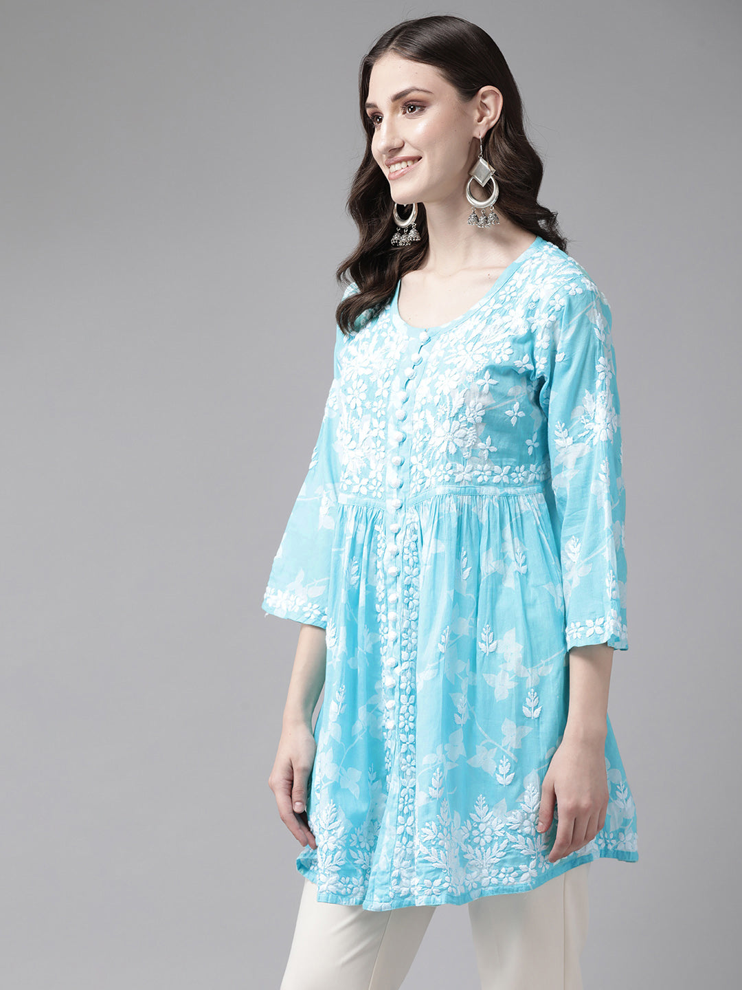 Blue-&-White-Cotton-Floral-Hand-Embroidered-Chikankari-Kurti