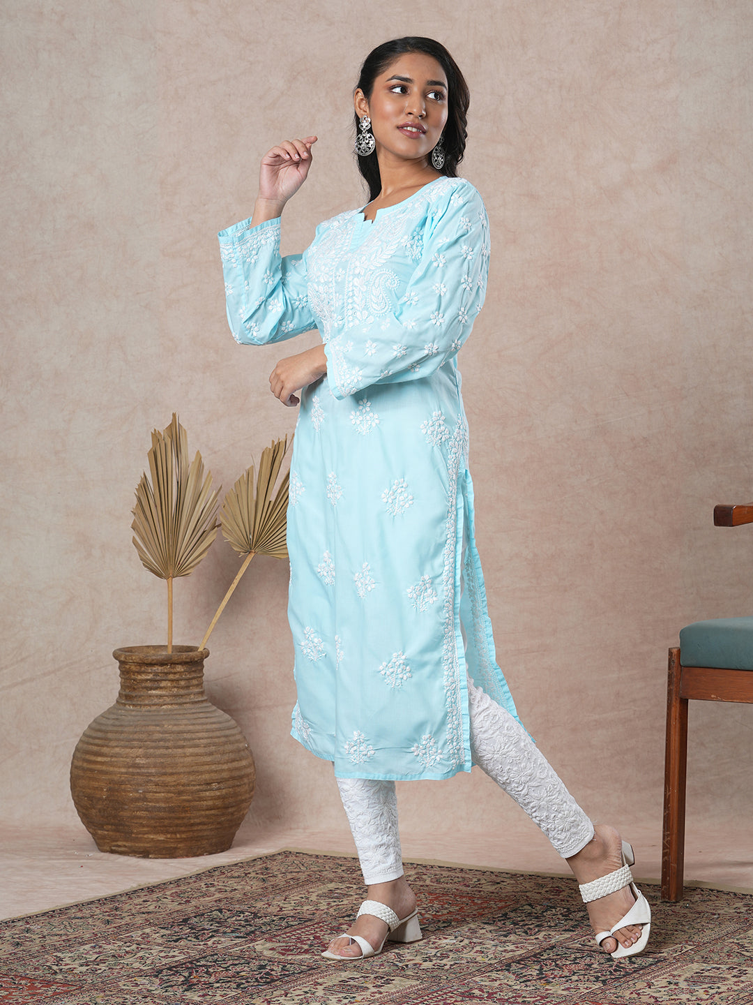 Blue-&-White-Cotton-Floral-Notch-Neck-Chikankari-Kurta