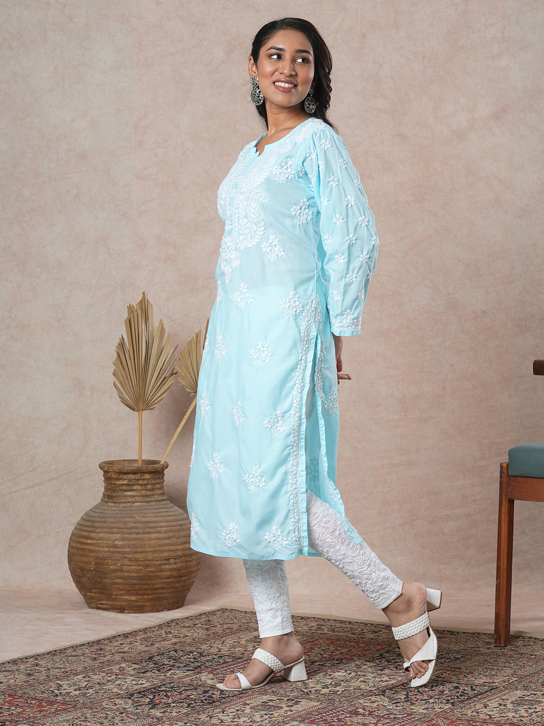 Blue-&-White-Cotton-Floral-Notch-Neck-Chikankari-Kurta