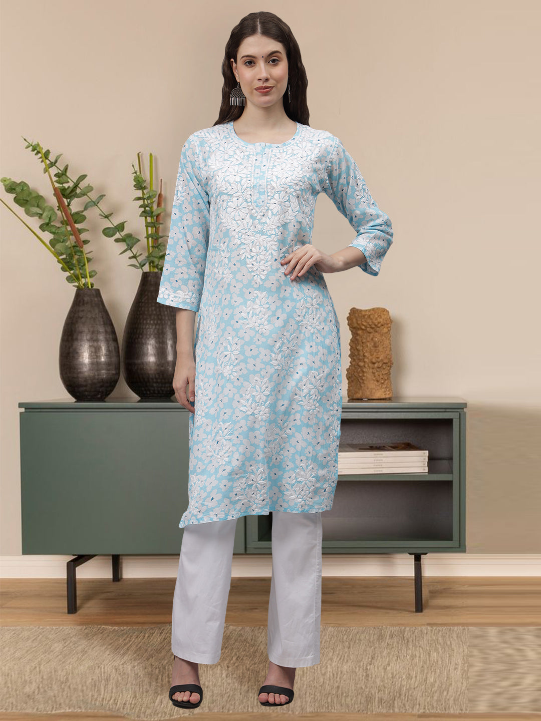 Blue-&-White-Mulmul-Embroidered-Chikankari-Kurti