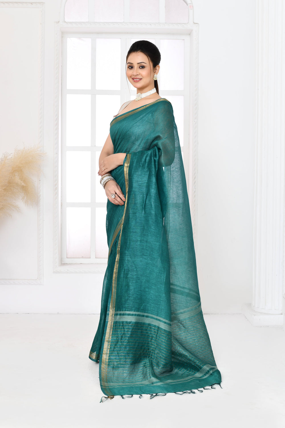 Bottle-Green-Tussar-Linen-Handloom-Saree-With-Embroidered-Blouse