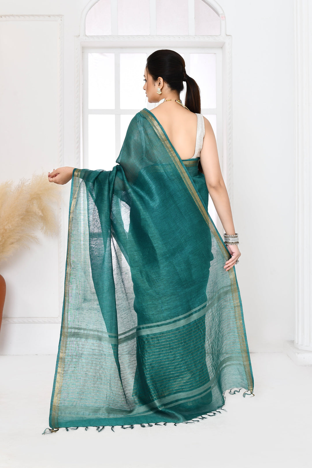 Bottle-Green-Tussar-Linen-Handloom-Saree-With-Embroidered-Blouse
