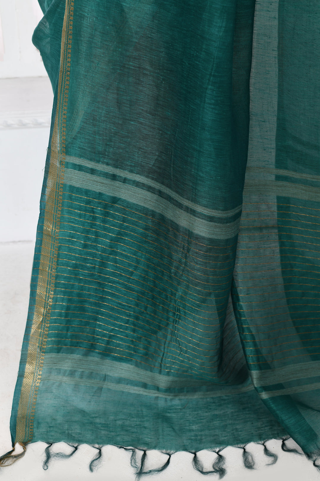 Bottle-Green-Tussar-Linen-Handloom-Saree-With-Embroidered-Blouse
