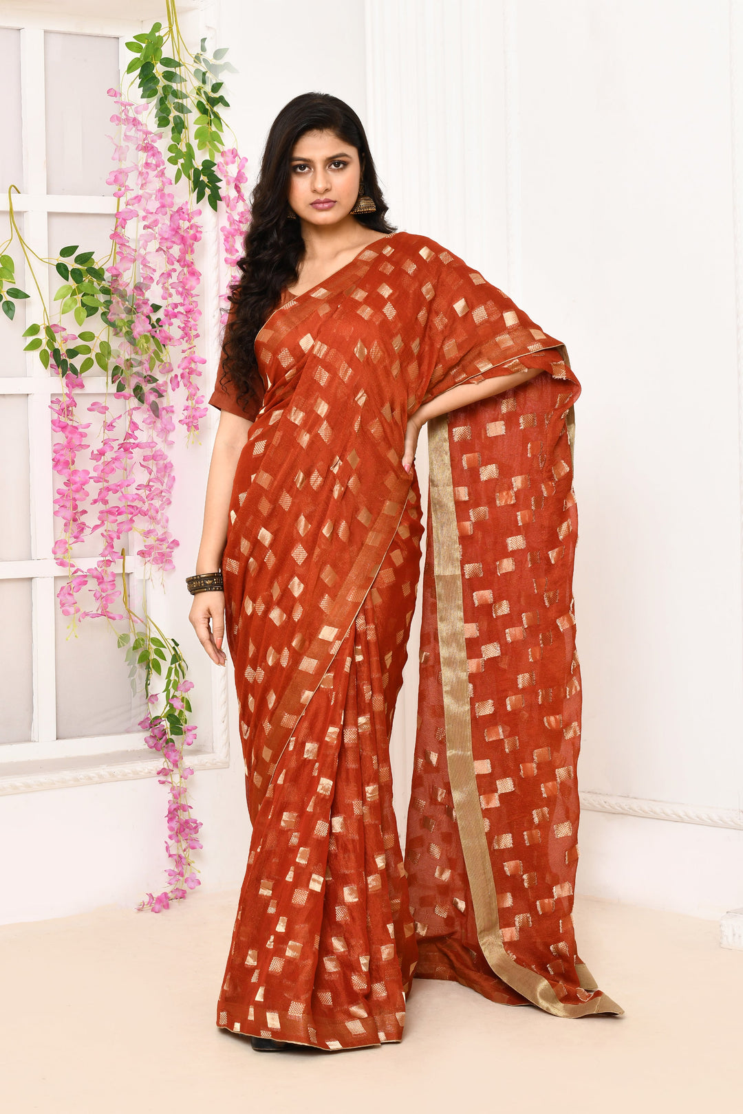 Brick-Red-Jute-Upada-Golden-Checker-Pattern-Saree