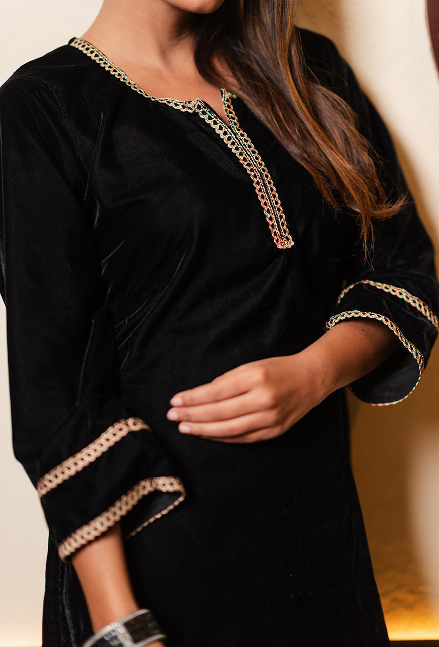 ZERESOUQ-Black-Velvet-Dhoti-Pant-Set-With-Golden-Borders