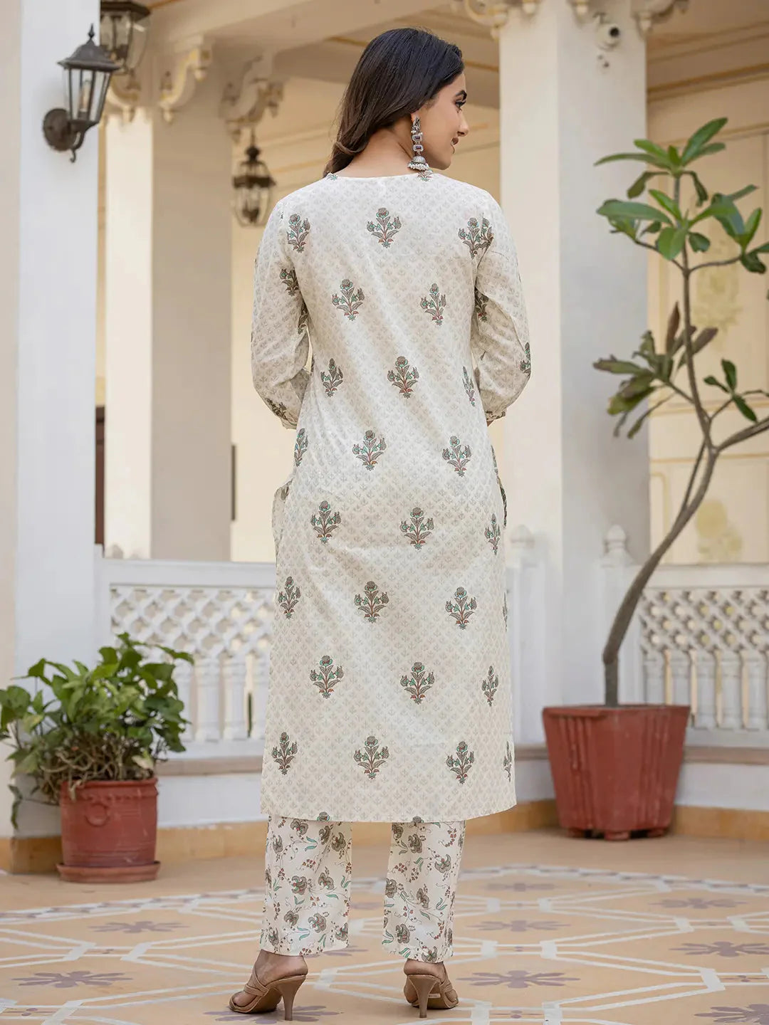 Cream-Cotton-Ethnic-Motifs-3-Piece-Kurta-Set