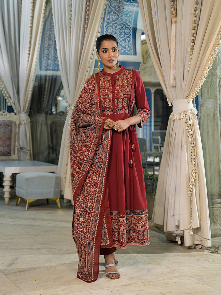 Red-Cotton-Paisley-Print-Anarkali-3-Piece-Kurta-Set