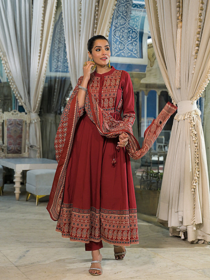 Red-Cotton-Paisley-Print-Anarkali-3-Piece-Kurta-Set