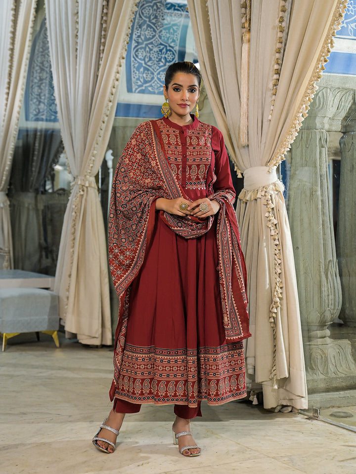 Red-Cotton-Paisley-Print-Anarkali-3-Piece-Kurta-Set
