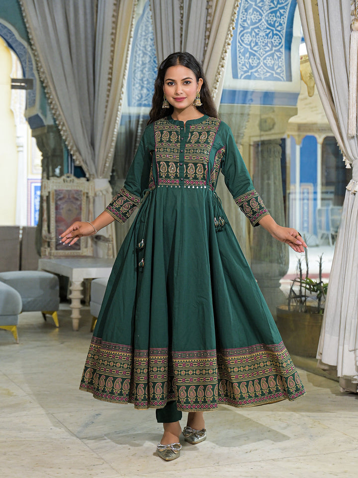 Green-Cotton-Paisley-Print-Anarkali-3-Piece-Kurta-Set