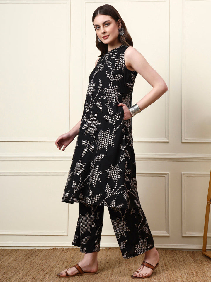 Black Boat Neck Sleeveless Rayon Co-ords Sets