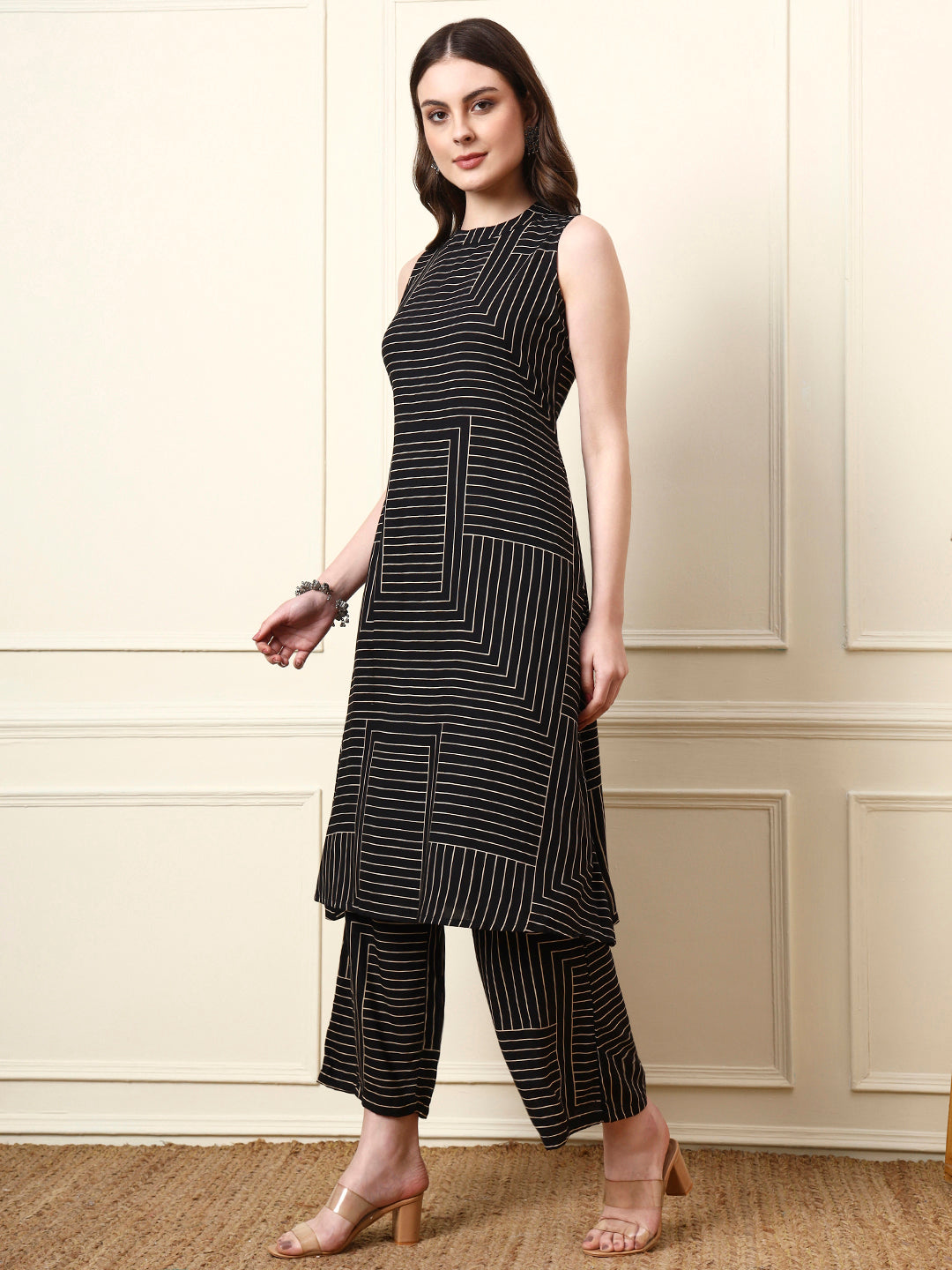 Black Boat Neck Sleeveless Rayon Co-ords Sets