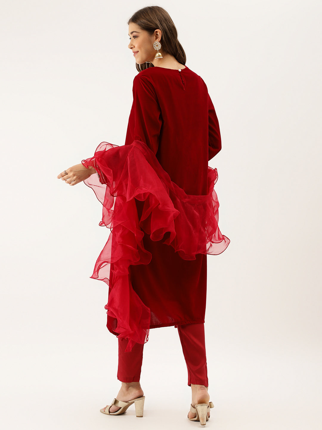 Maroon-Velvet-Plain-Embroidered-3-Piece-Kurta-Set