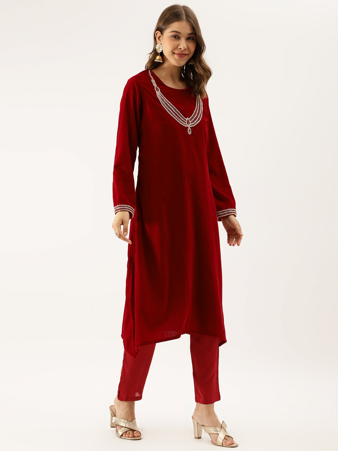 Maroon-Velvet-Plain-Embroidered-3-Piece-Kurta-Set