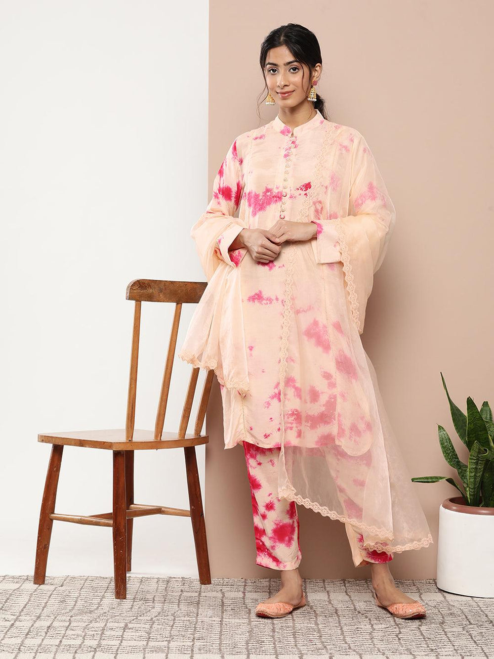 Dusty-Pink-Silk-Blend-Tie-And-Dye-Printed-3-Piece-Kurta-Set