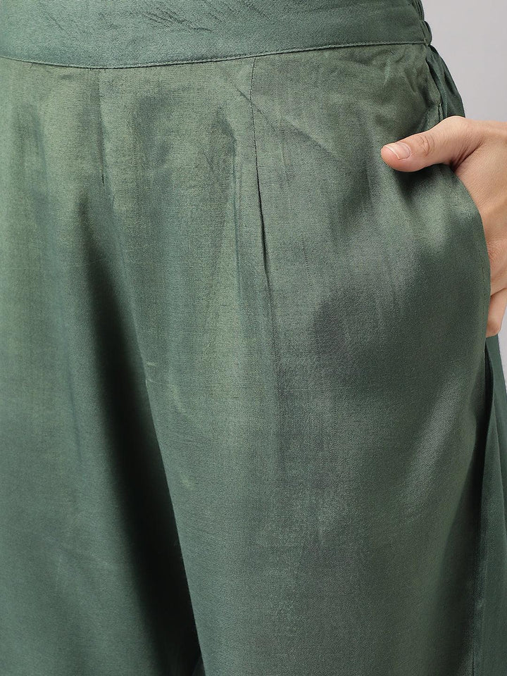 Green-Velvet-Floral-3-Piece-Kurta-Set