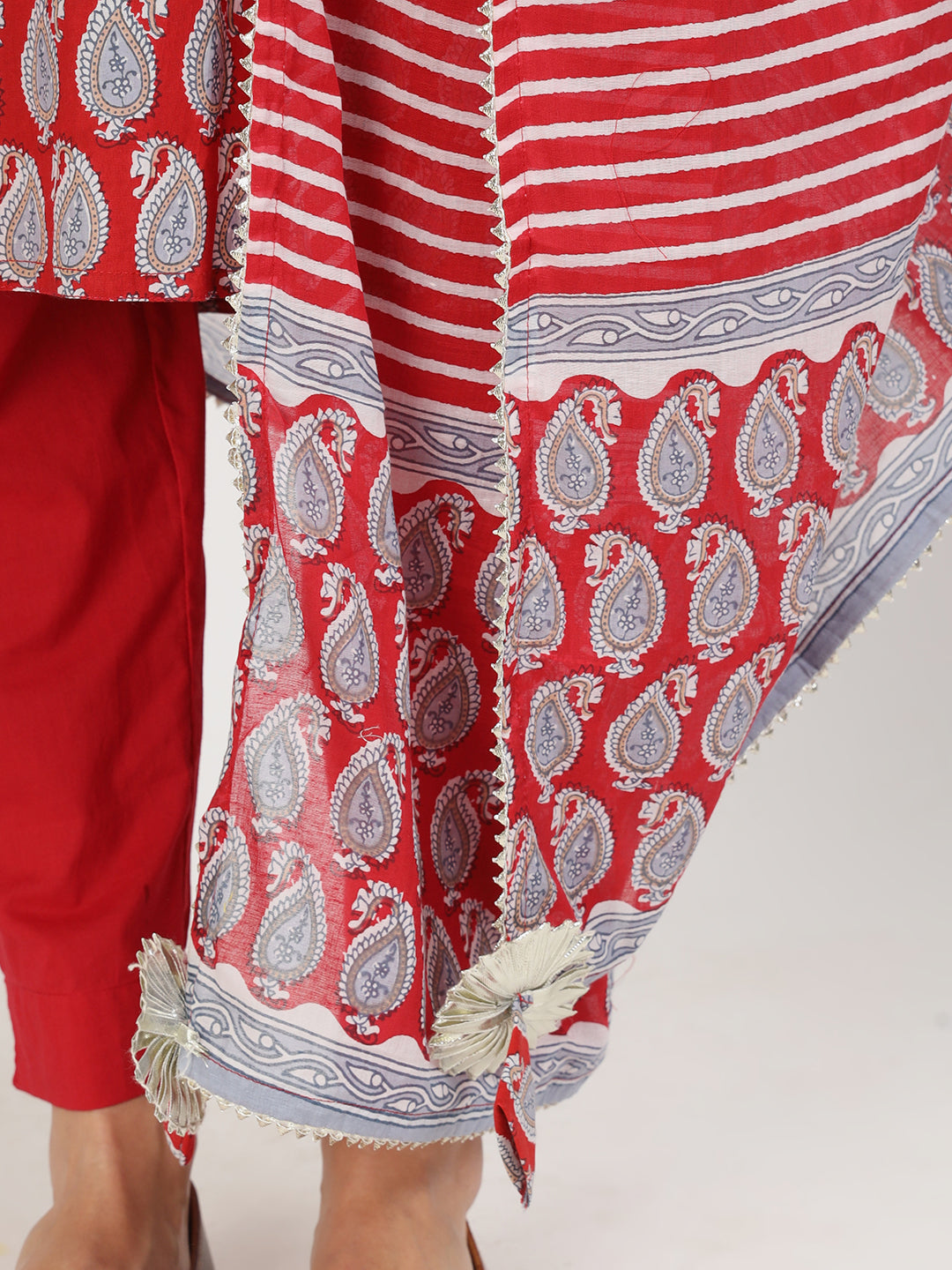 Maroon-Cotton-Paisley-Print-3-Piece-Kurta-Set