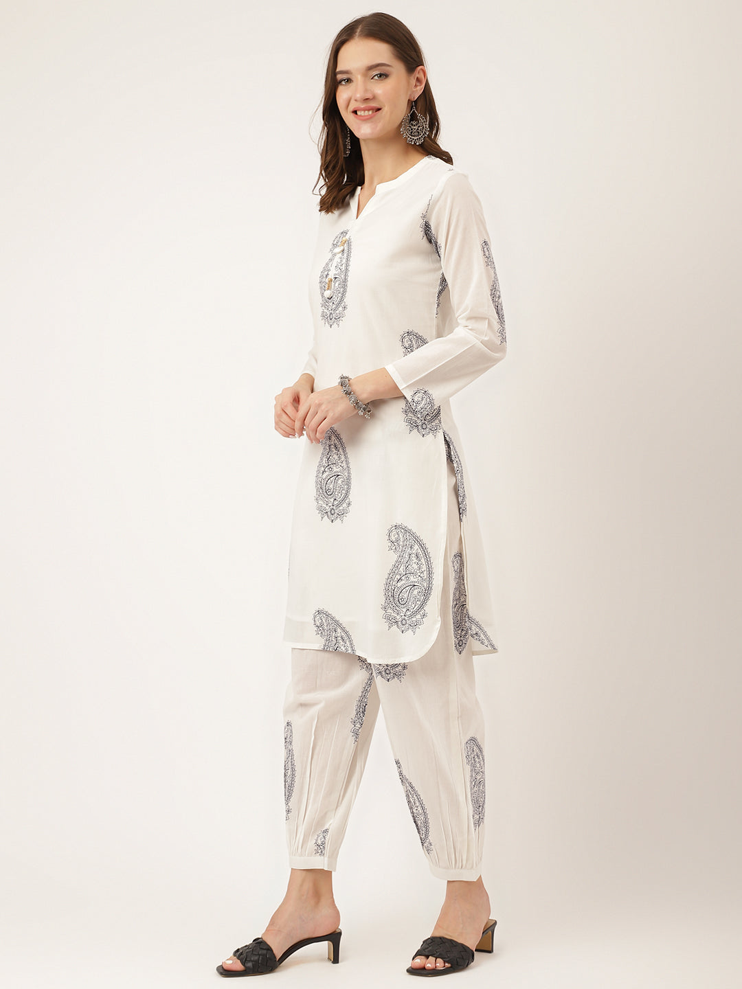 White-Cotton-Paisley-Print-2-Piece-Kurta-Set