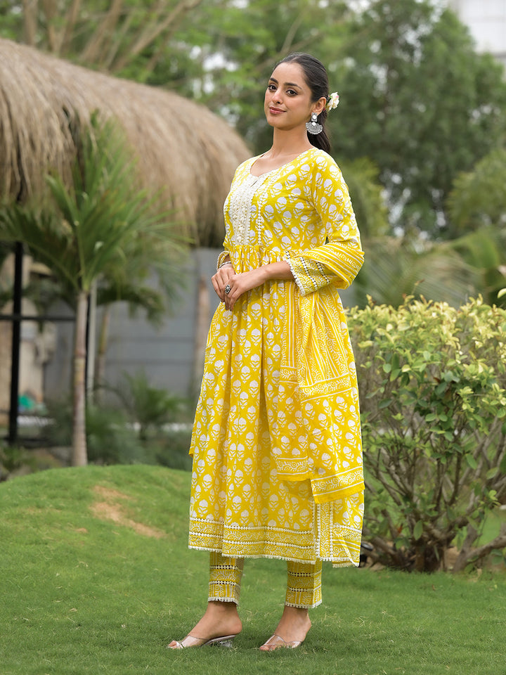 Yellow-Cotton-Floral-Print-3-Piece-Kurta-Set