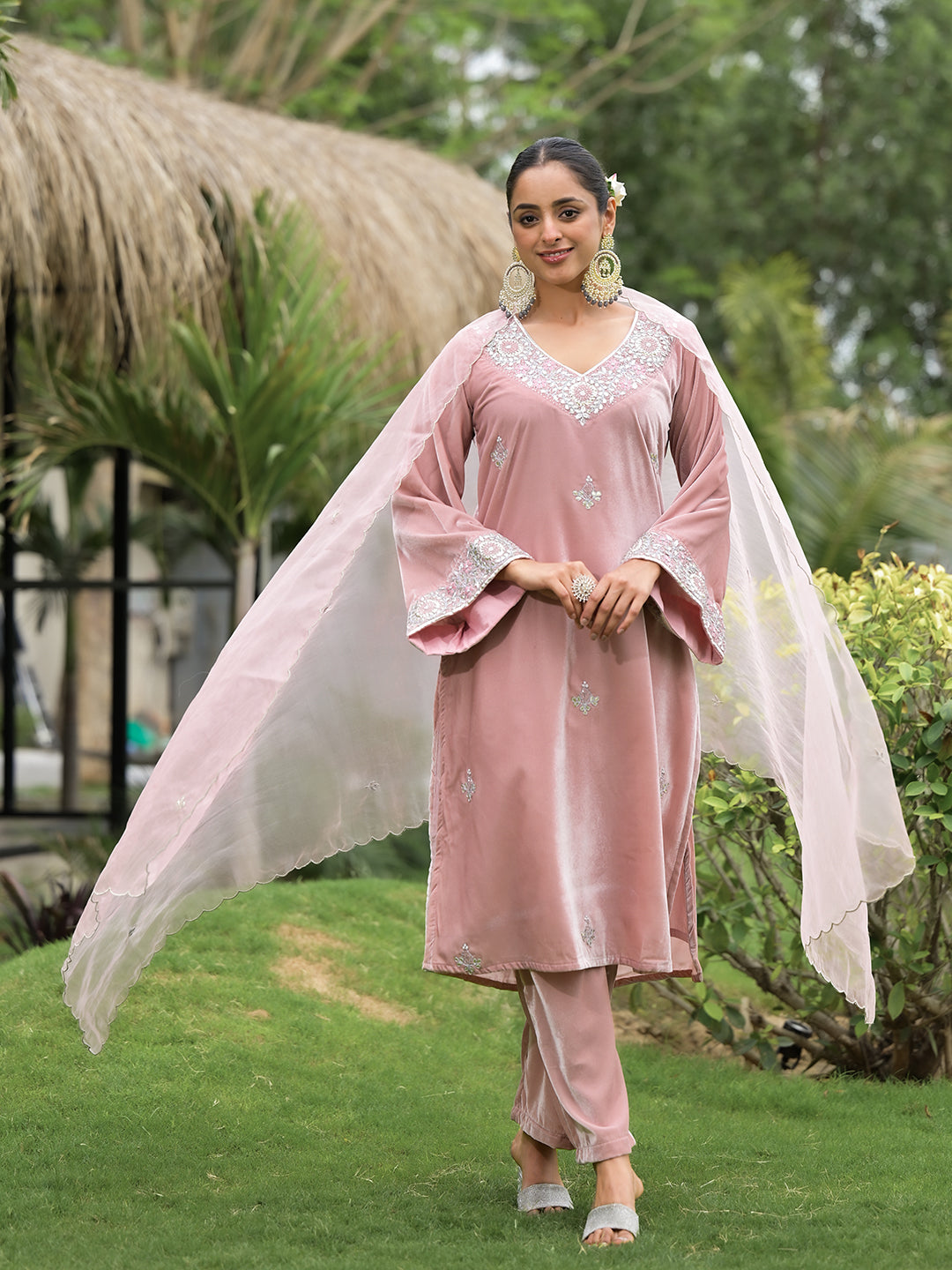 Pink-Velvet-Embroidered-3-Piece-Kurta-Set