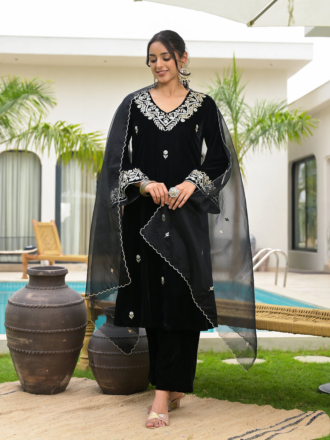 Black-Velvet-Embroidered-3-Piece-Kurta-Set