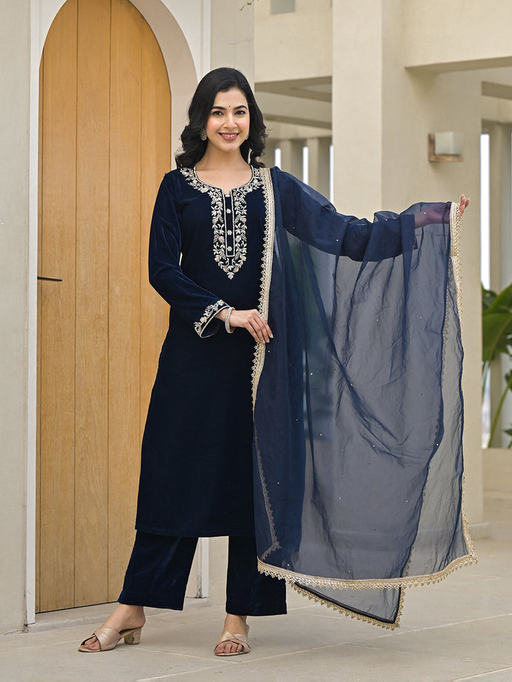Blue-Velvet-Embroidered-3-Piece-Kurta-Set