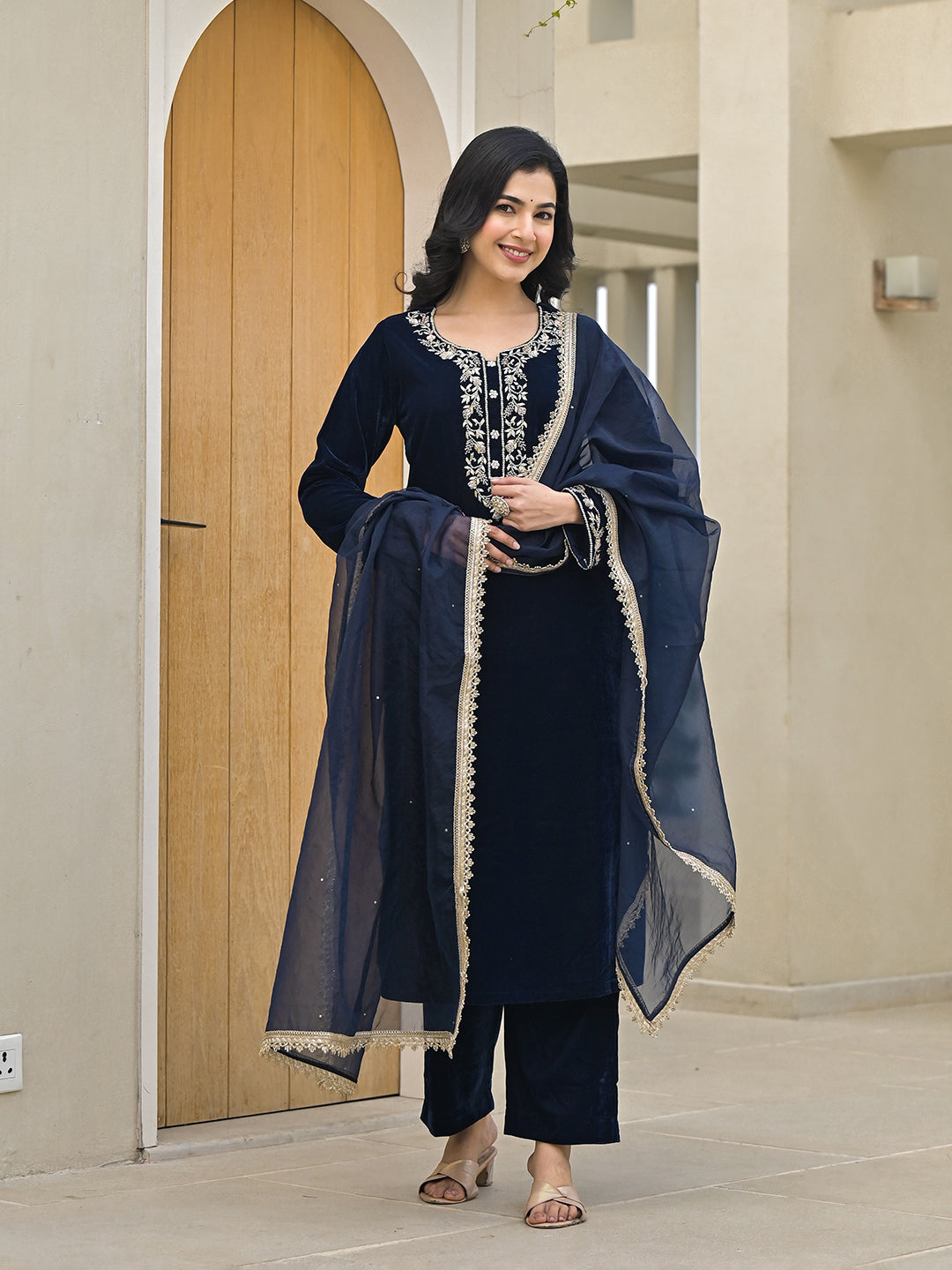 Blue-Velvet-Embroidered-3-Piece-Kurta-Set