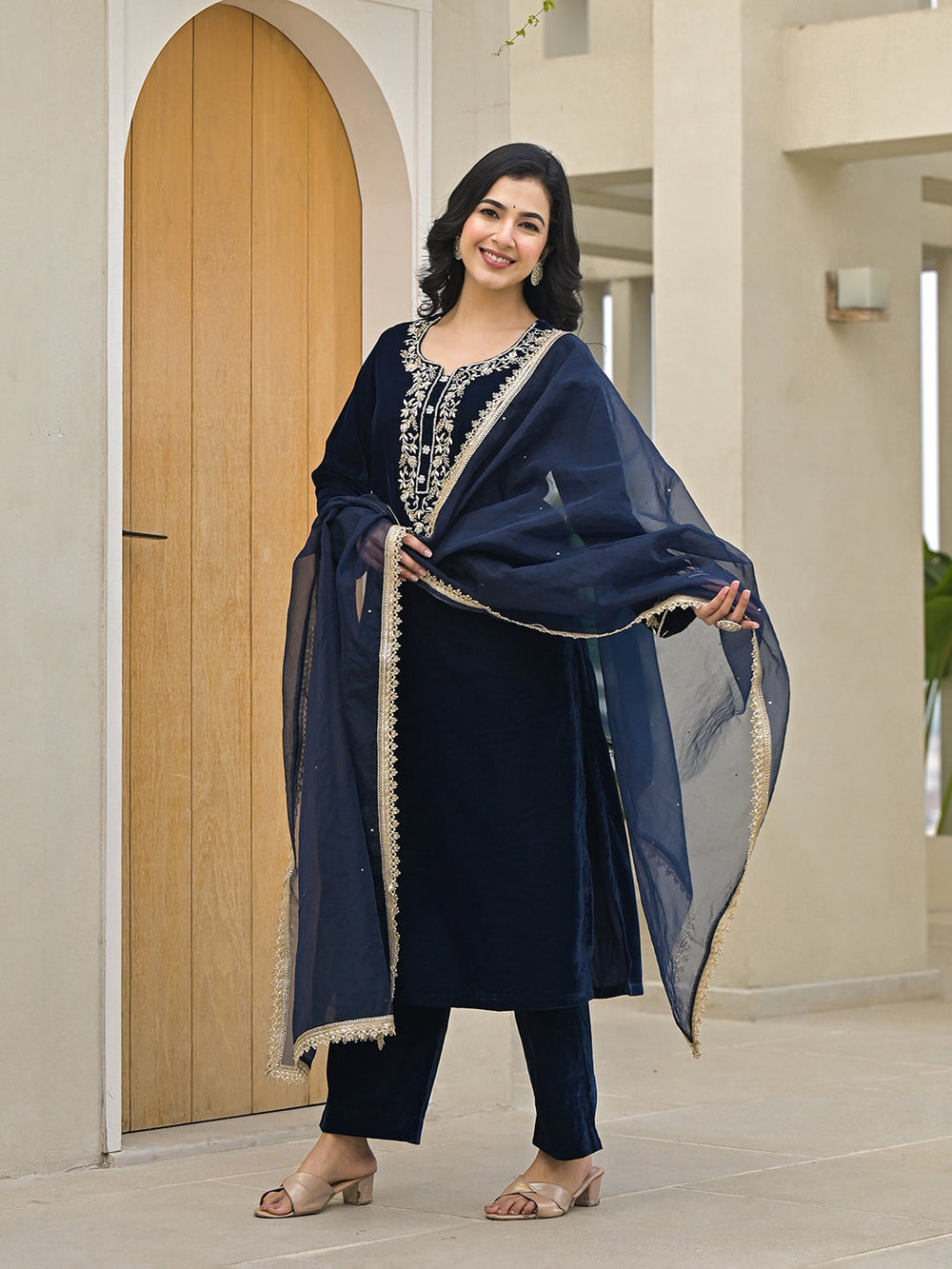 Blue-Velvet-Embroidered-3-Piece-Kurta-Set