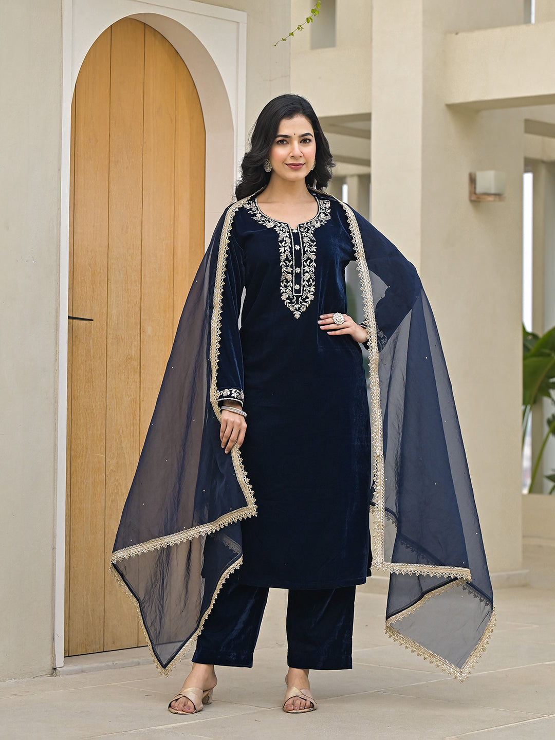 Blue-Velvet-Embroidered-3-Piece-Kurta-Set
