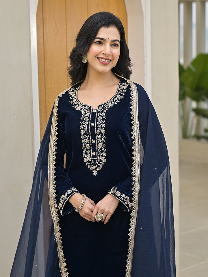 Blue-Velvet-Embroidered-3-Piece-Kurta-Set