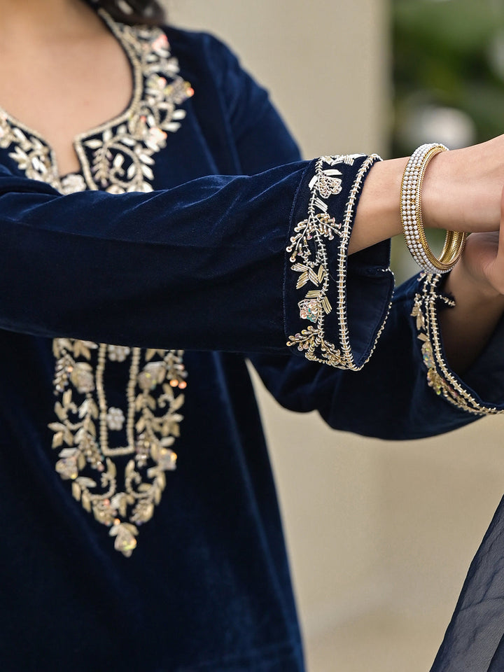 Blue-Velvet-Embroidered-3-Piece-Kurta-Set